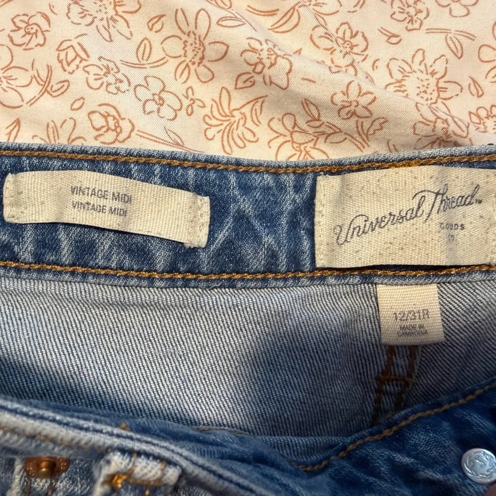 Universal Thread light wash